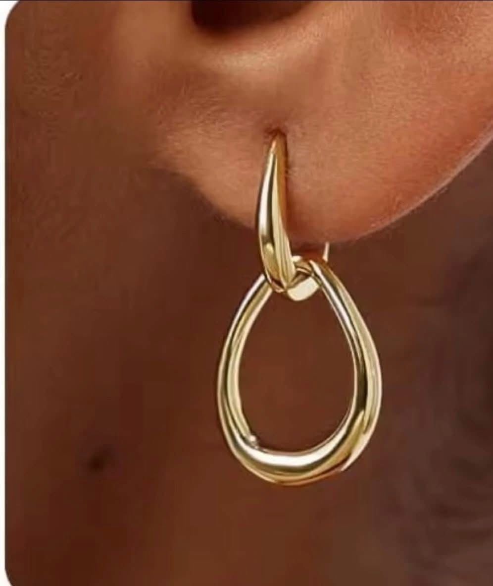 Victoria Drop Earrings | Gold