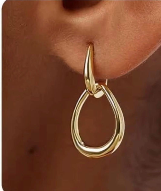 Victoria Drop Earrings | Gold