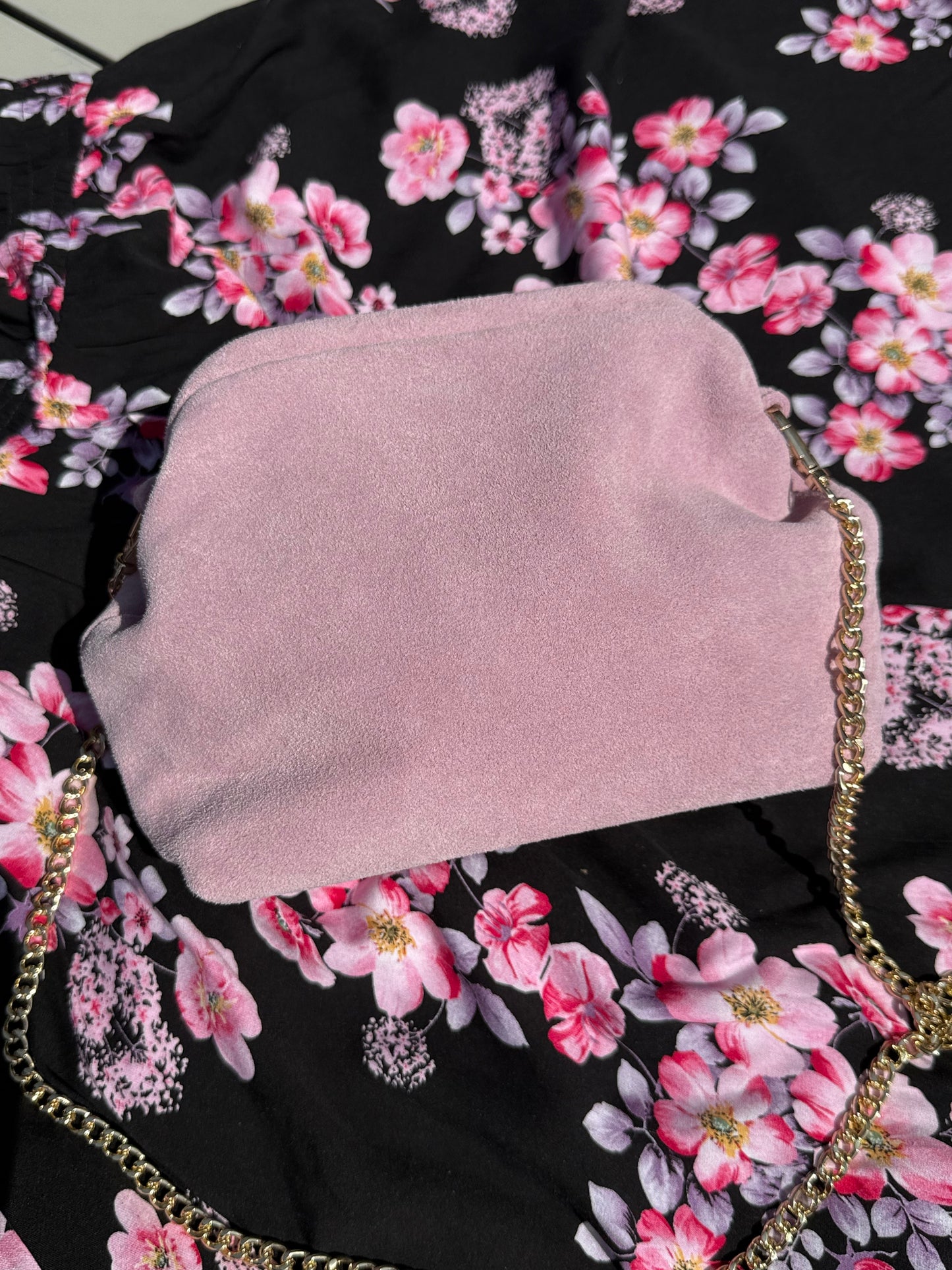 The Suede Shell Chain Bag | Pink