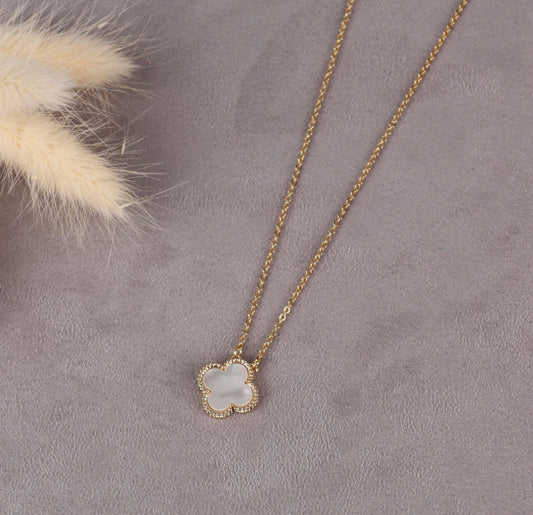 Clover Necklace | Mother of Pearl Grey