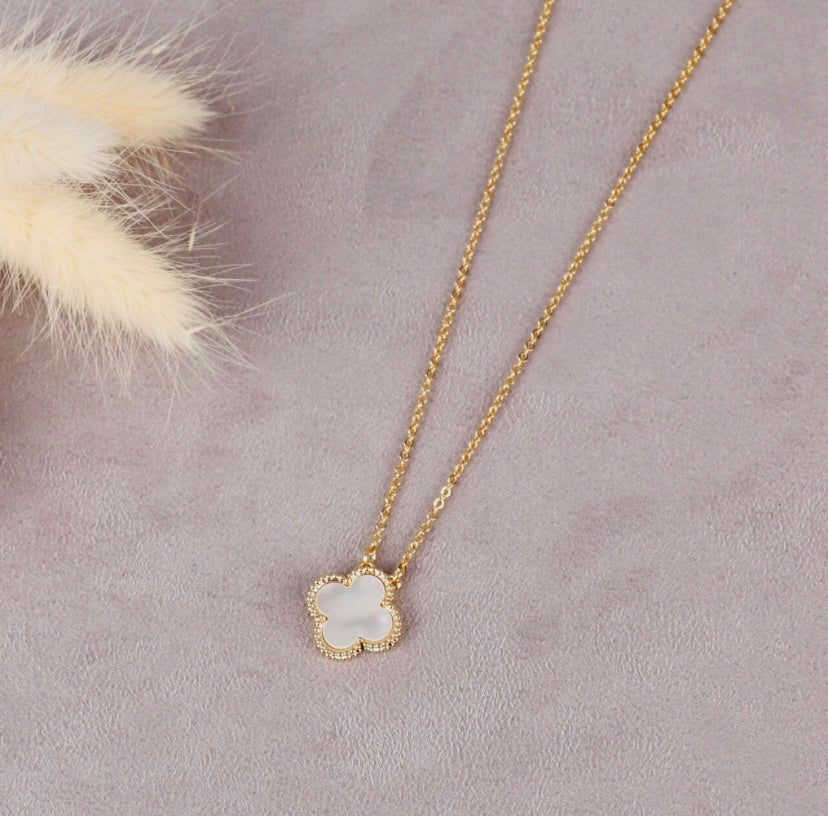 Clover Necklace | Mother of Pearl White