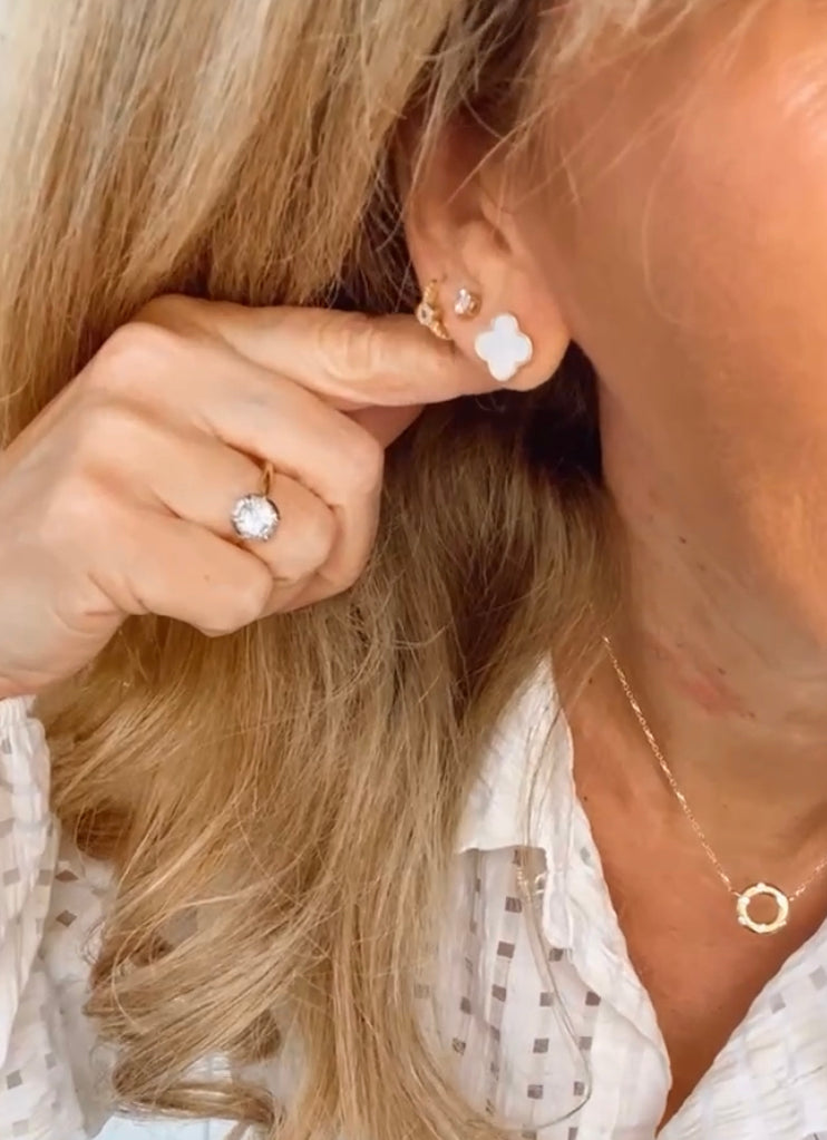 Clover Earrings | Mother of Pearl White